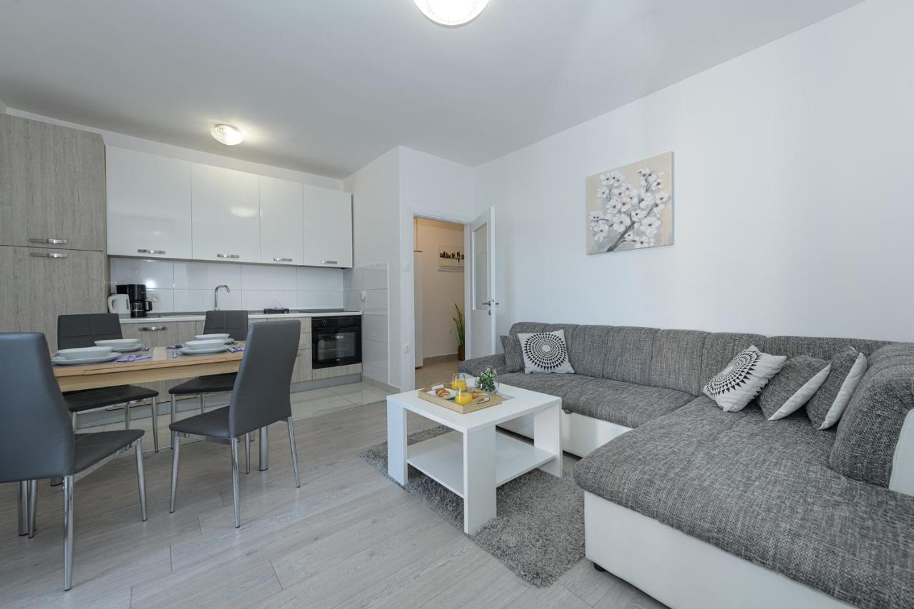 Apartmani Tena Selce Bagian luar foto